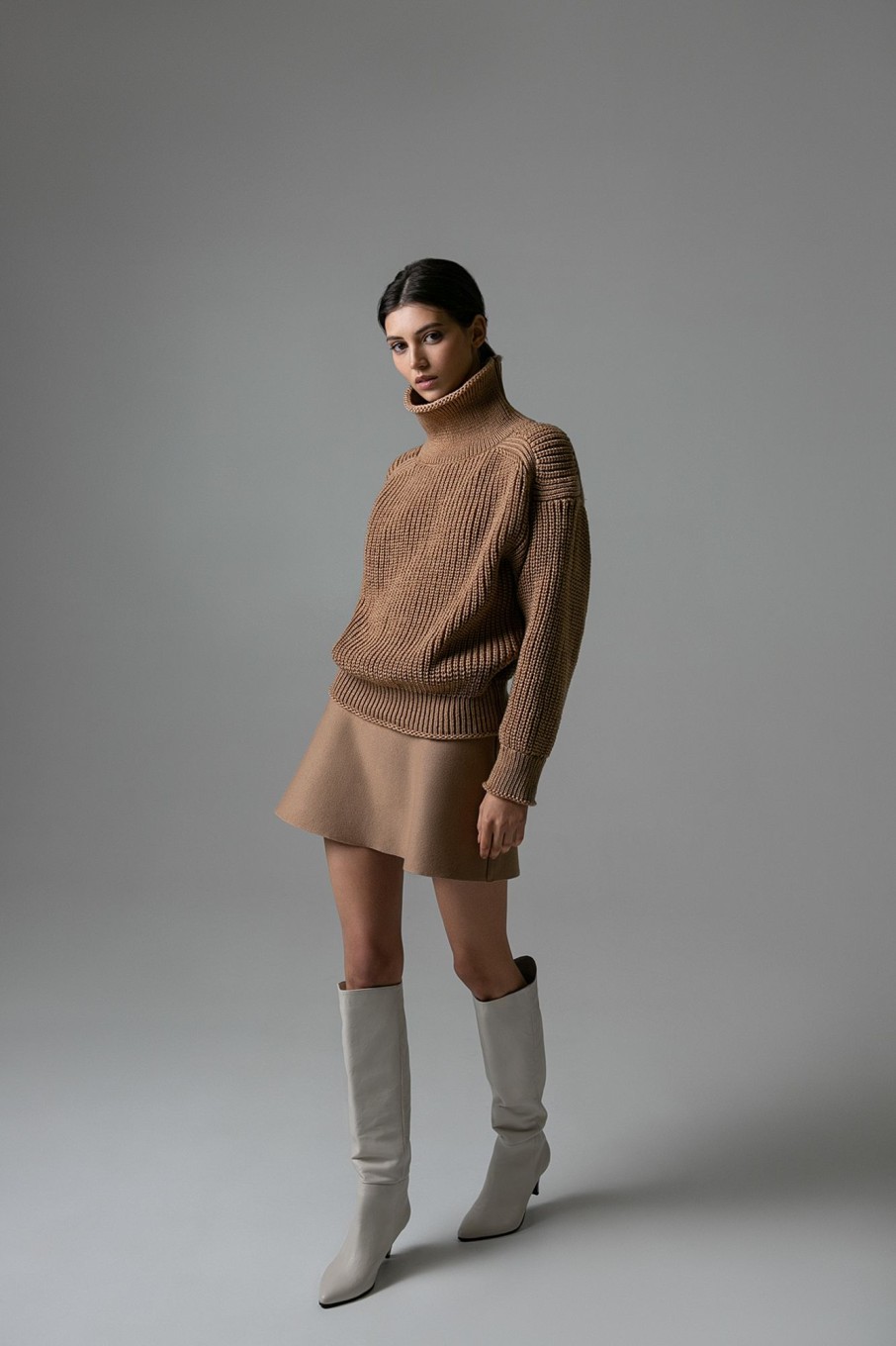 Women 25 UNION | Sweater With A High Neck Caramel