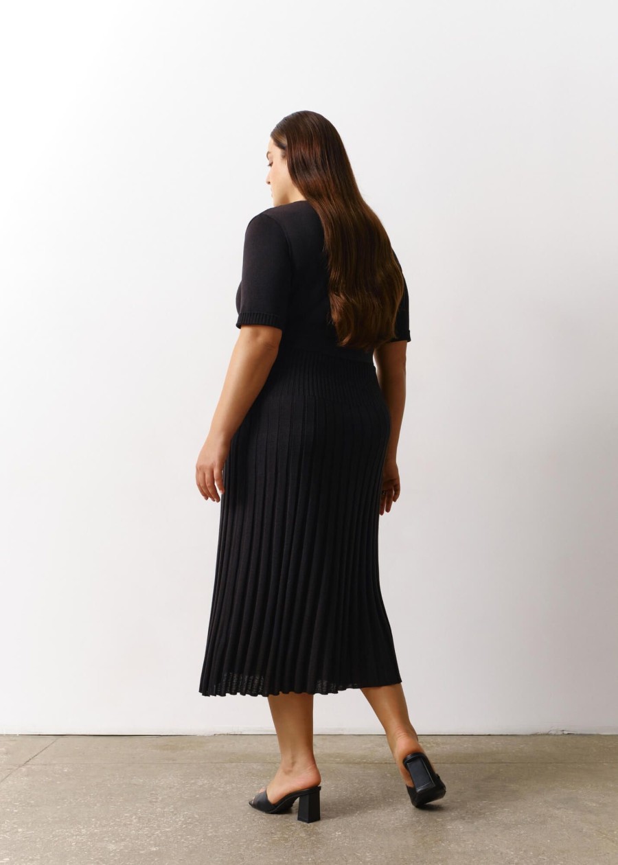 Women 25 UNION | Midi Dress With A Pleated Skirt Black Size L-Xl