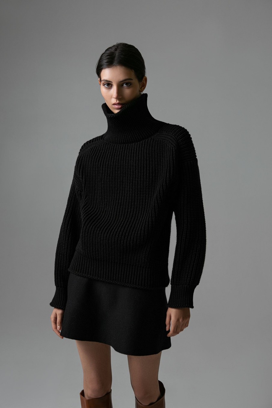 Women 25 UNION | High Neck Sweater Black