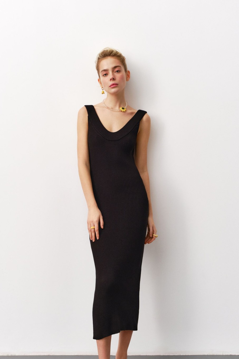 Women 25 UNION | Midi Dress With A Round Neckline Dune Black