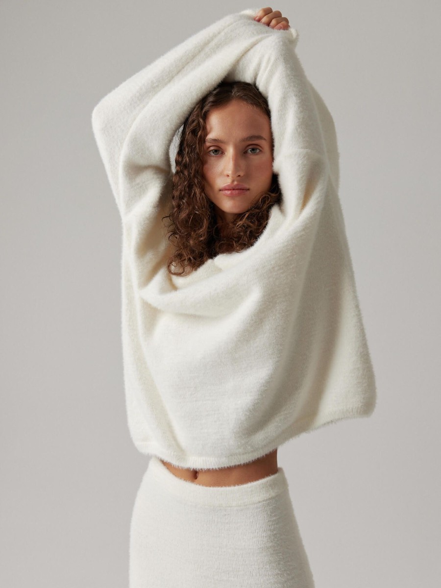 Women 25 UNION | Oversized Jumper Made Of Fluffy Yarn Cynthia Milk