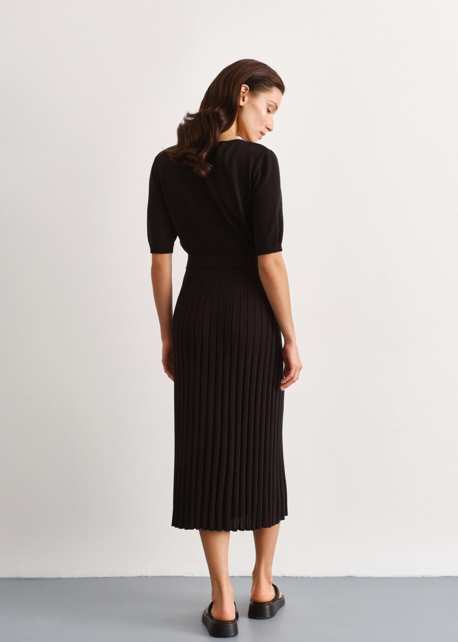 Women 25 UNION | Midi Dress With A Pleated Skirt Black